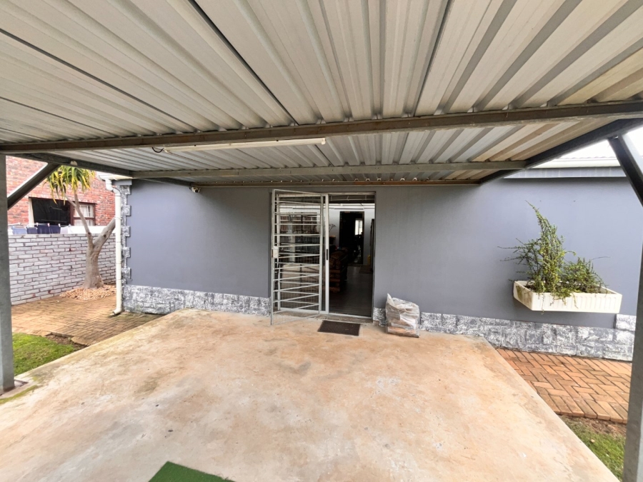 4 Bedroom Property for Sale in Noorsekloof Eastern Cape